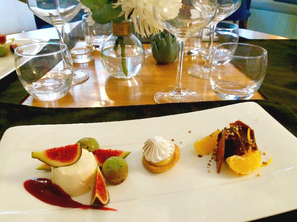 Un dessert aux figues, agrumes et crème